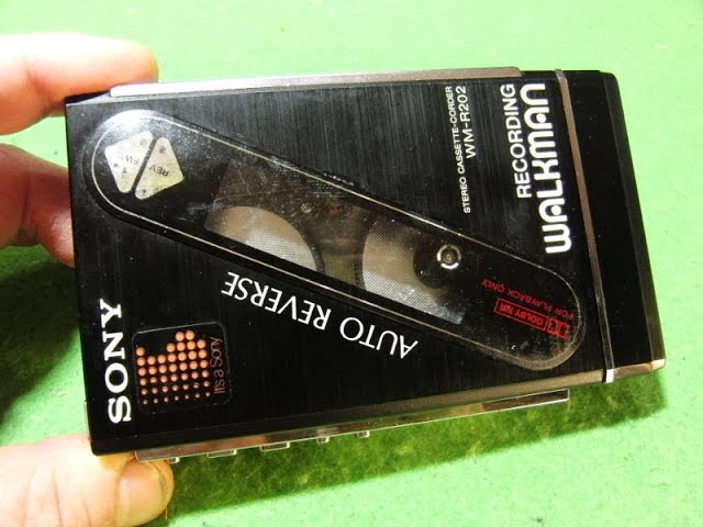 SONY 1986年 カセットウォークマン WM R202 - YouTube