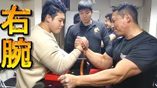 The rampaging golden right arm is unstoppable! [Arm wrestling