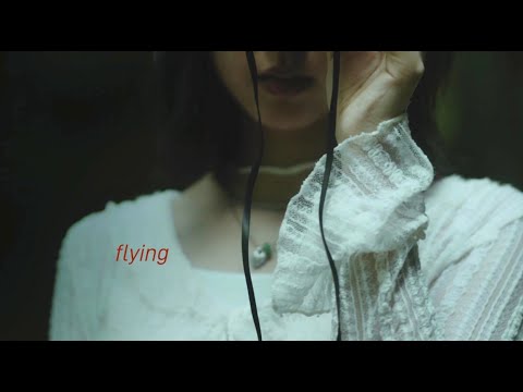 青いガーネット - YouTube