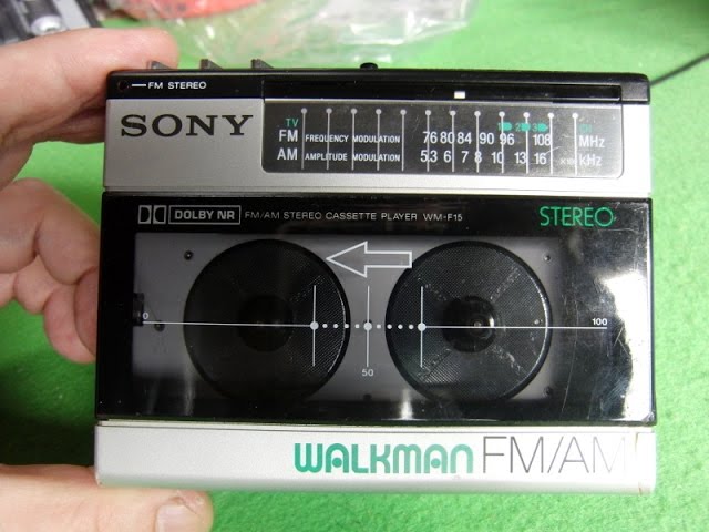 SONY 1984年 ラジオ付きカセットウォークマン WM-F15 - YouTube