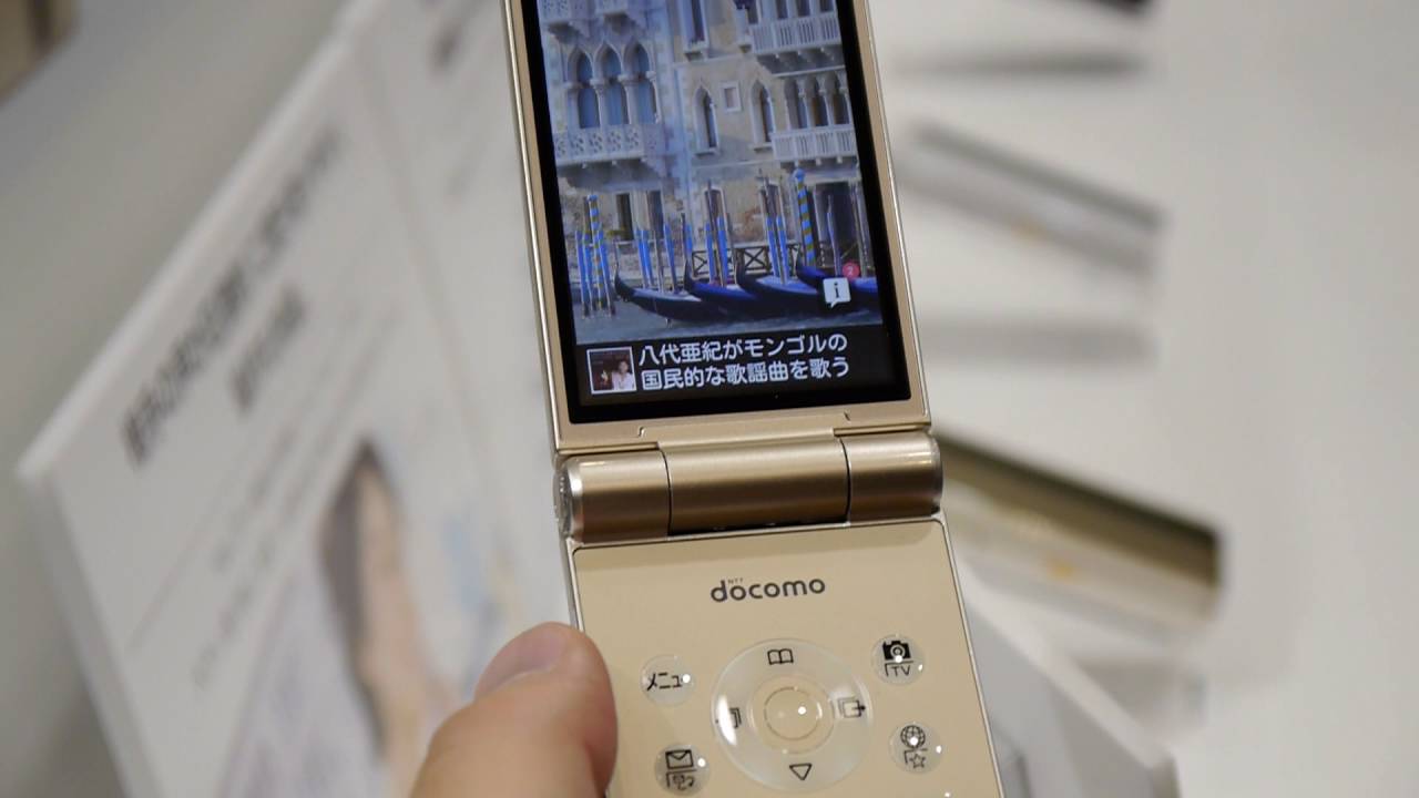 ドコモのガラホ「P-smartケータイ P-01J」を触ってみた - YouTube