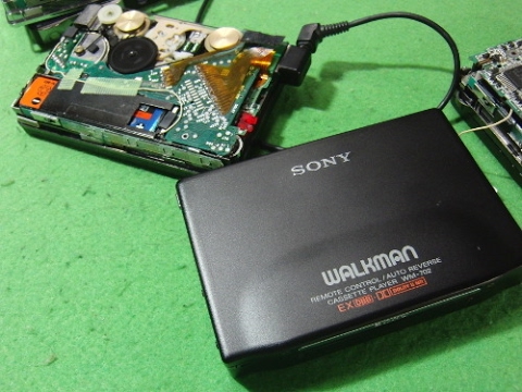 SONY 1990年 カセットウォークマン WM-702 - YouTube