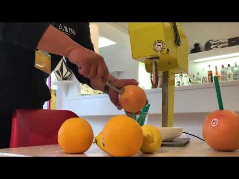 果汁搾り機「カジュッタ」を導入する事になりました！ - YouTube