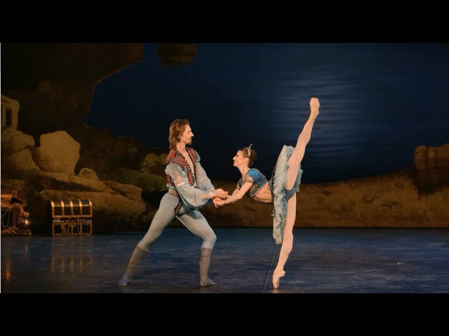 海賊」（アリョーナ・コジョカル／イングリッシュ・ナショナル・バレエ