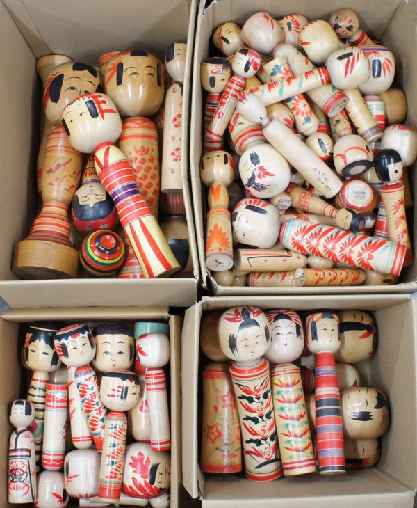 伝統こけしが大量に入荷しました | 骨董品の買取なら杉並区の道具屋 慈光