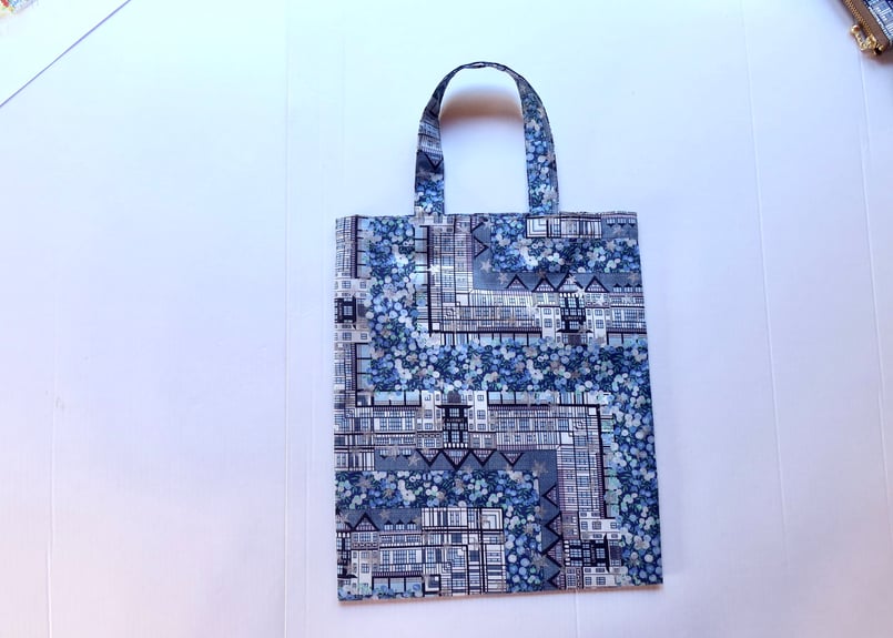 ロンドンリバティ限定柄】エアリーバッグ（ミニ）・チューダーベリー