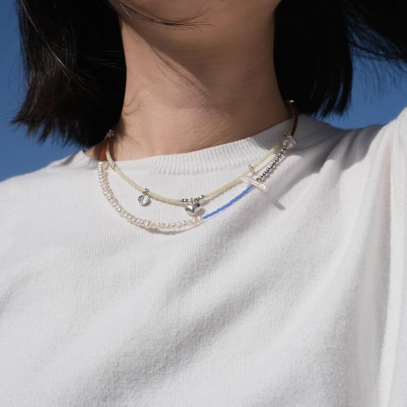 変形淡水パールとカラフルビーズとカレンシルバーのネックレス