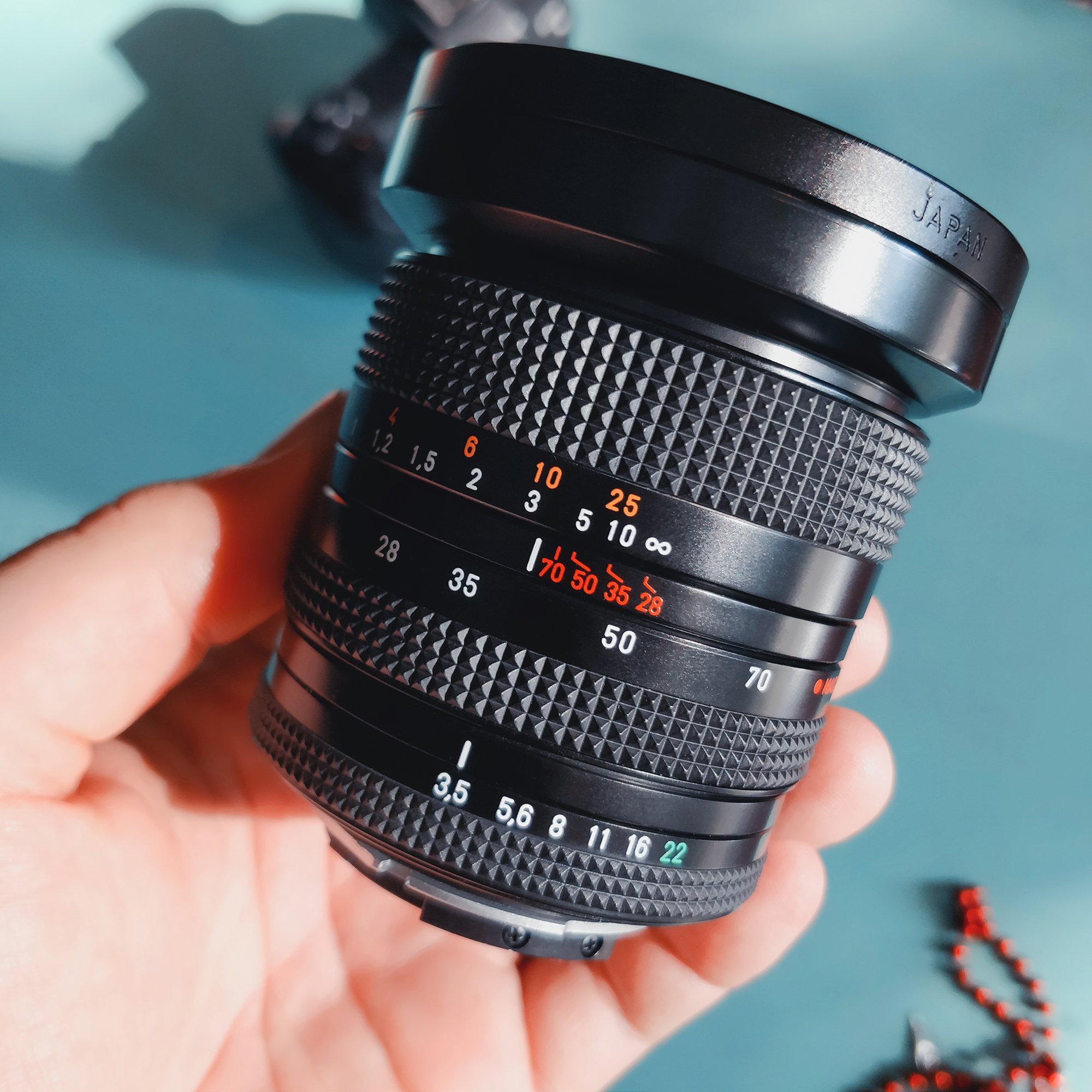 CONTAX ZEISS VARIO SONNAR 28-70MM F3.5-4.5 - Lens Info