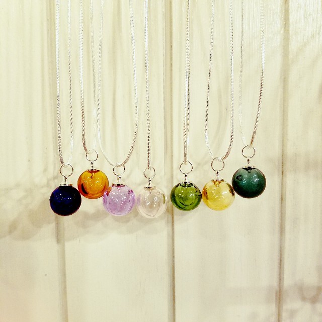 12mmガラス玉にアロマ入れられる☆アロマネックレス☆全7色☆スポイト