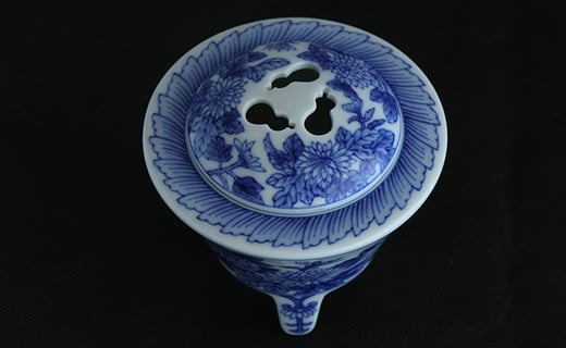 有田焼 禁裡御用（宮内庁）窯元 辻精磁社 染付菊花紋 香炉（極真焼