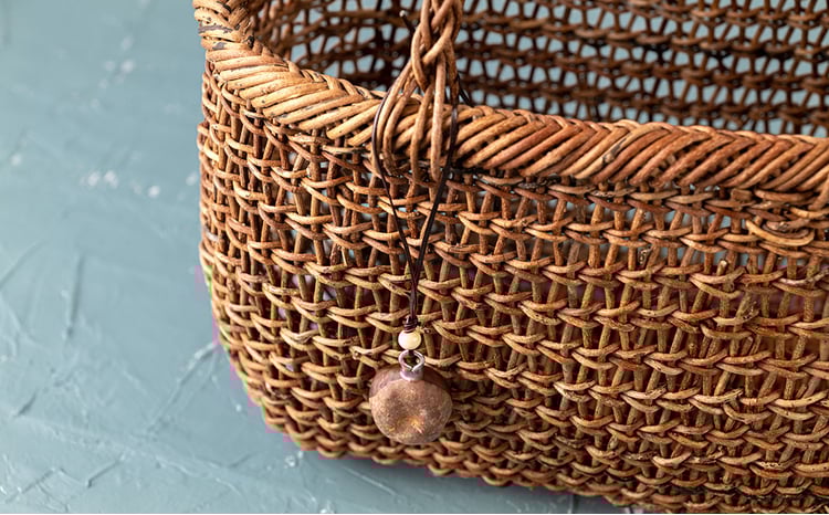 若畑創作館「あけび蔓 透かし編み籠バッグ」（中） - 岩手県西和賀町