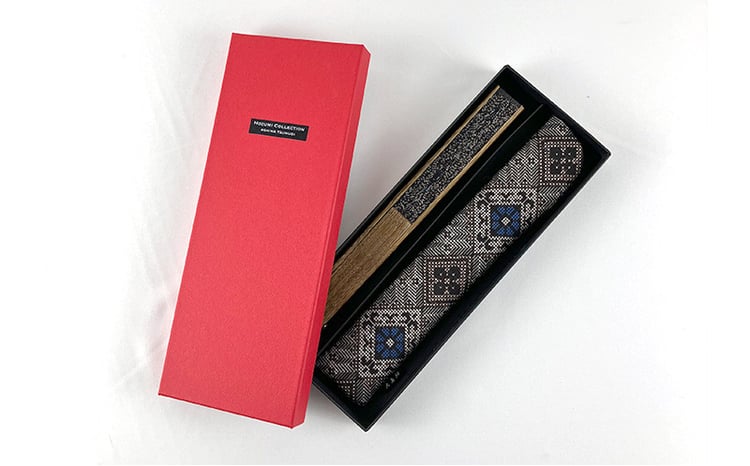 本場奄美大島紬 手織り扇子（泥染め龍郷柄 青) 鹿児島県 奄美群島 奄美