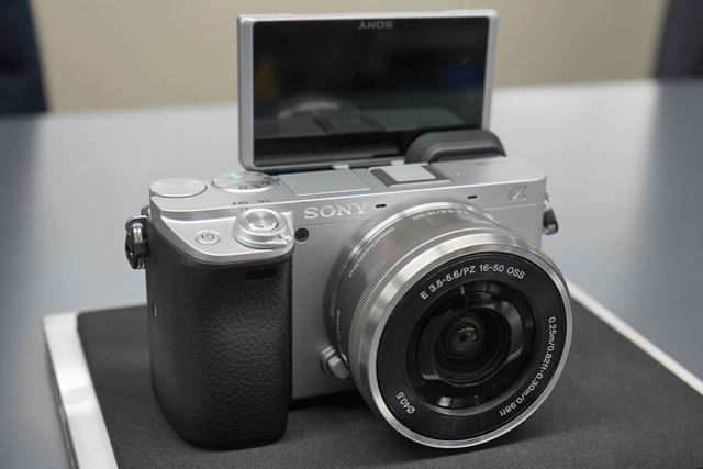 SONY α6400 ILCE-6400L パワーズームレンズキット [ブラック] 価格比較