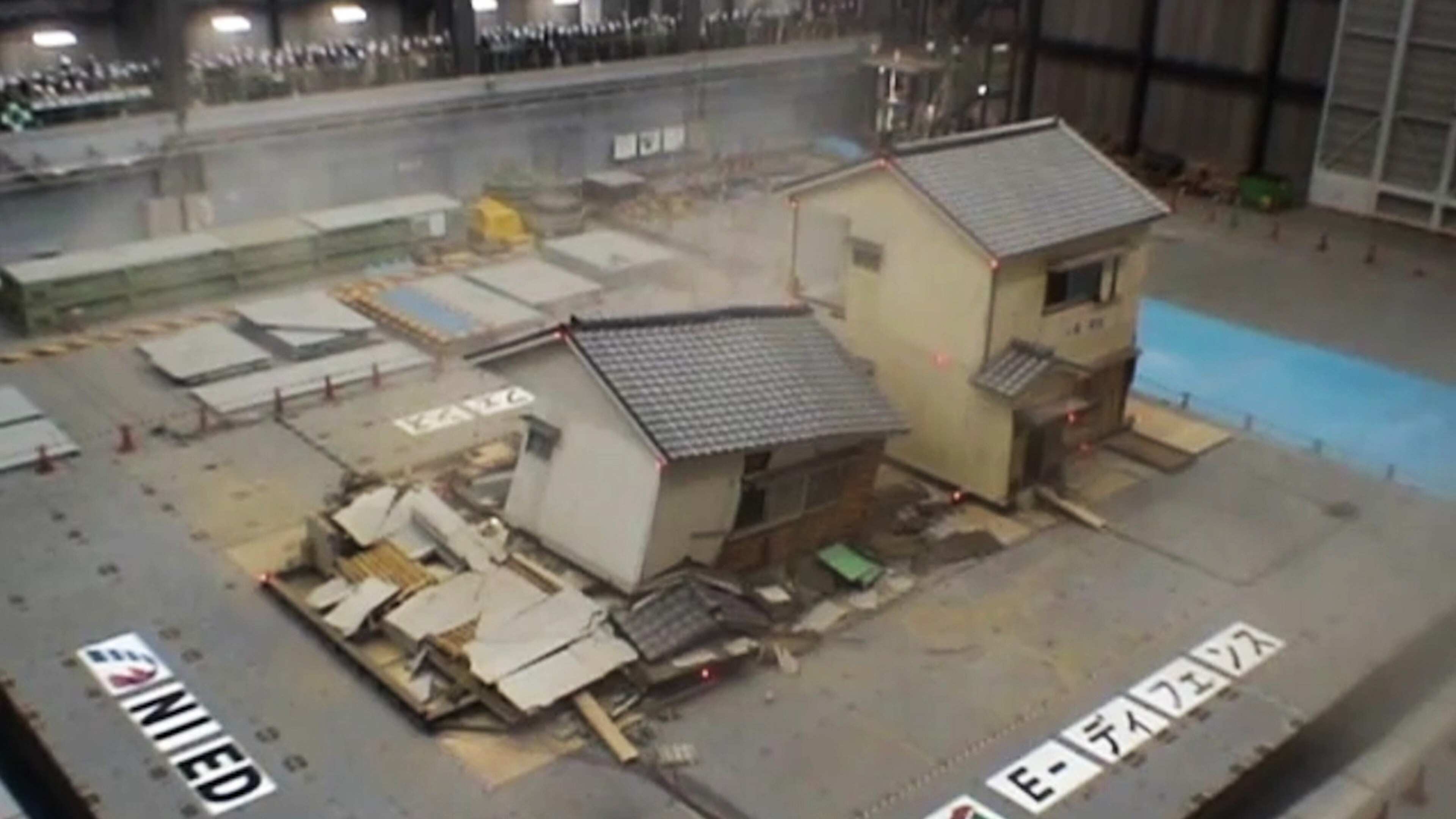 兵庫耐震工学研究センター E-ディフェンス | ザ・バックヤード 知の