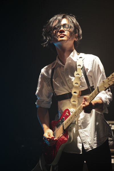 女王蜂、休止前ラスト・ライヴ〈白兵戦〉は儚くも美しい感動の一夜に