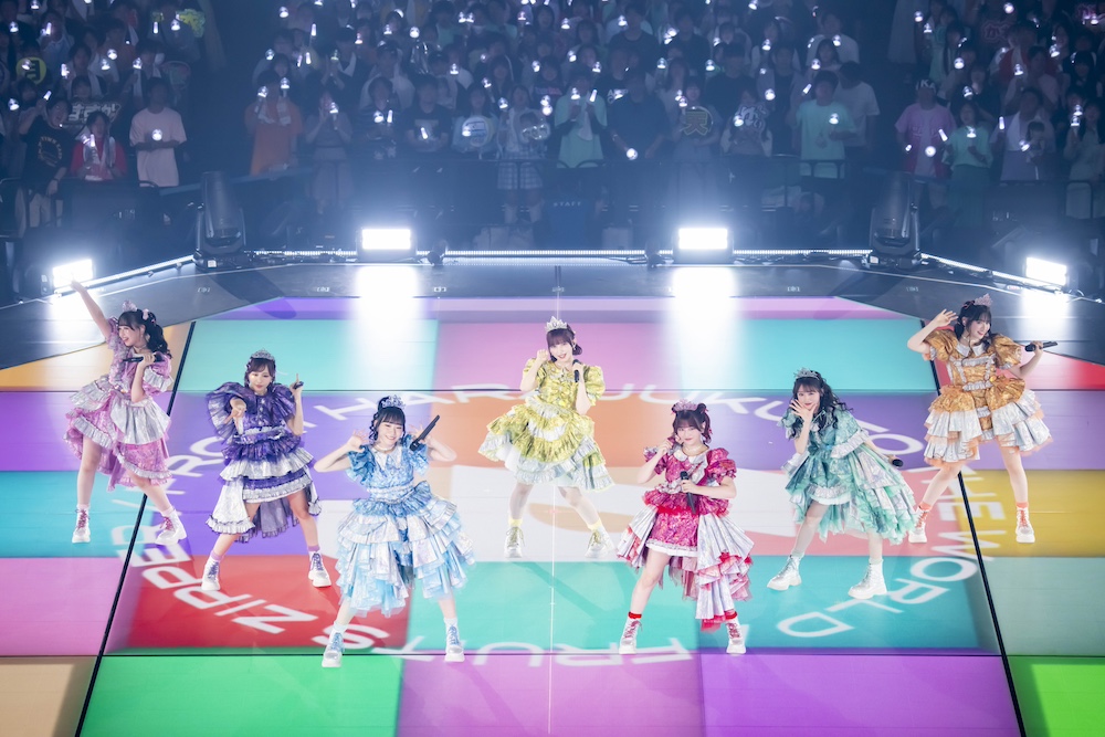 ライヴ・レポート】FRUITS ZIPPER、日本武道館で360°にNEW KAWAIIを