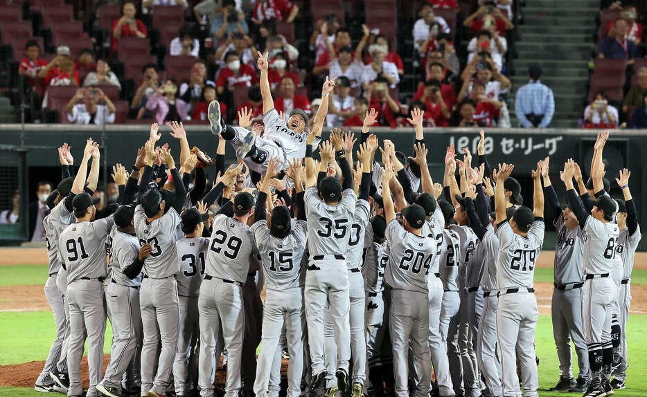 巨人4年ぶりの優勝 ソックスブランド「STANCE」とのコラボアイテムも