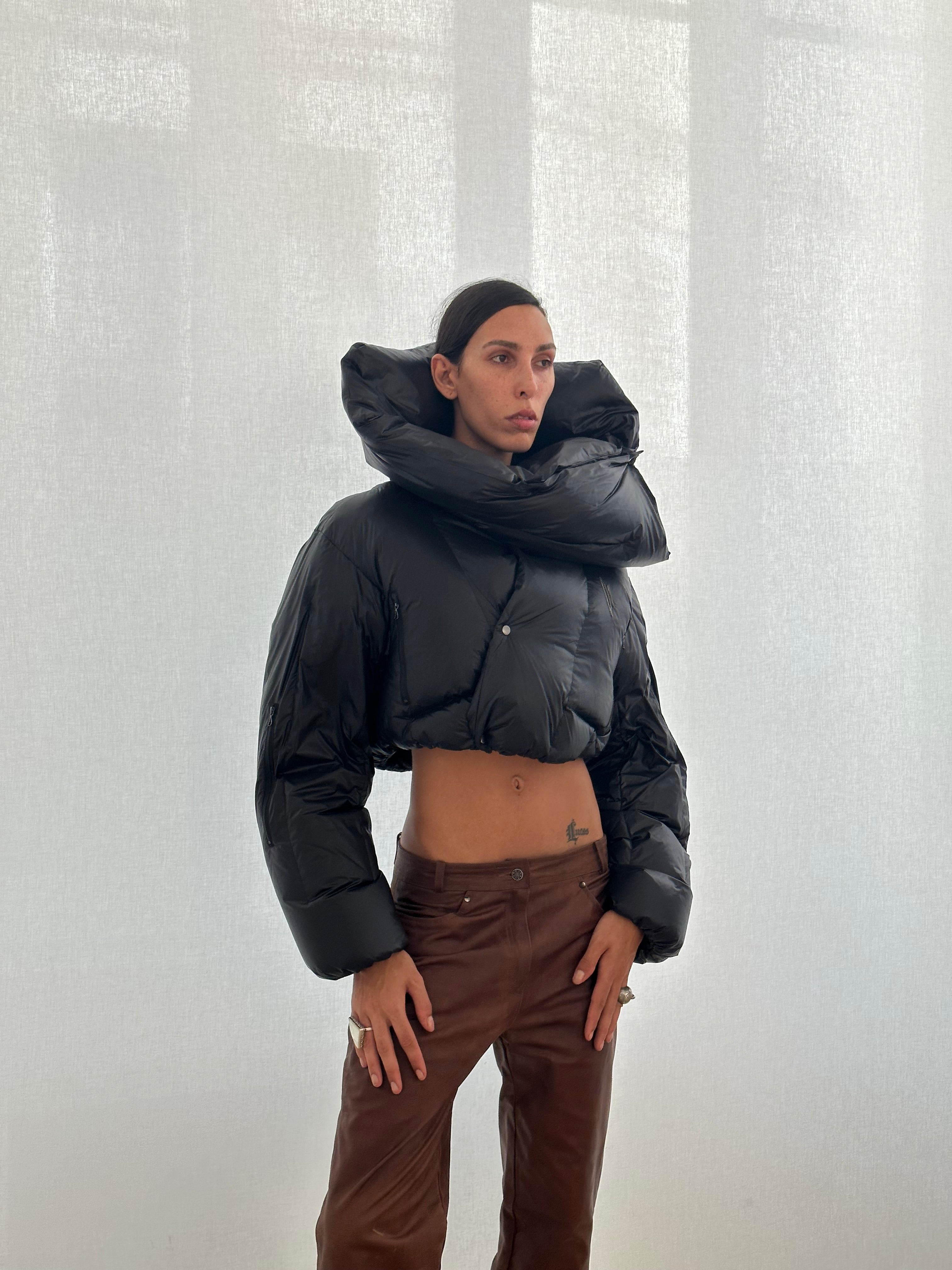 HYDRA SHORT PUFFER - BLACK – Izzy Du