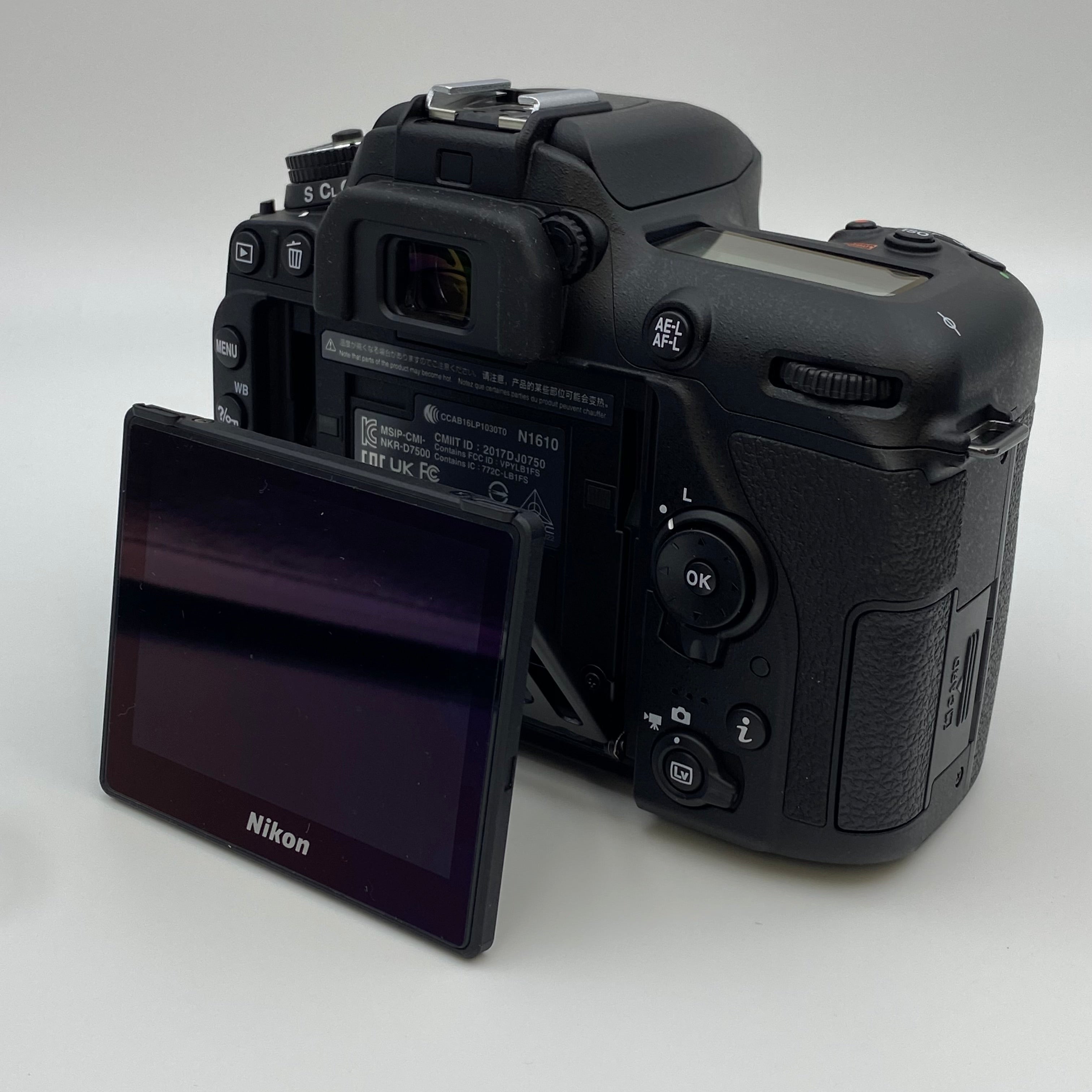 送料無料】Nikon (ニコン) D7500 18-140 VR Kit 一眼レフカメラ レンズ