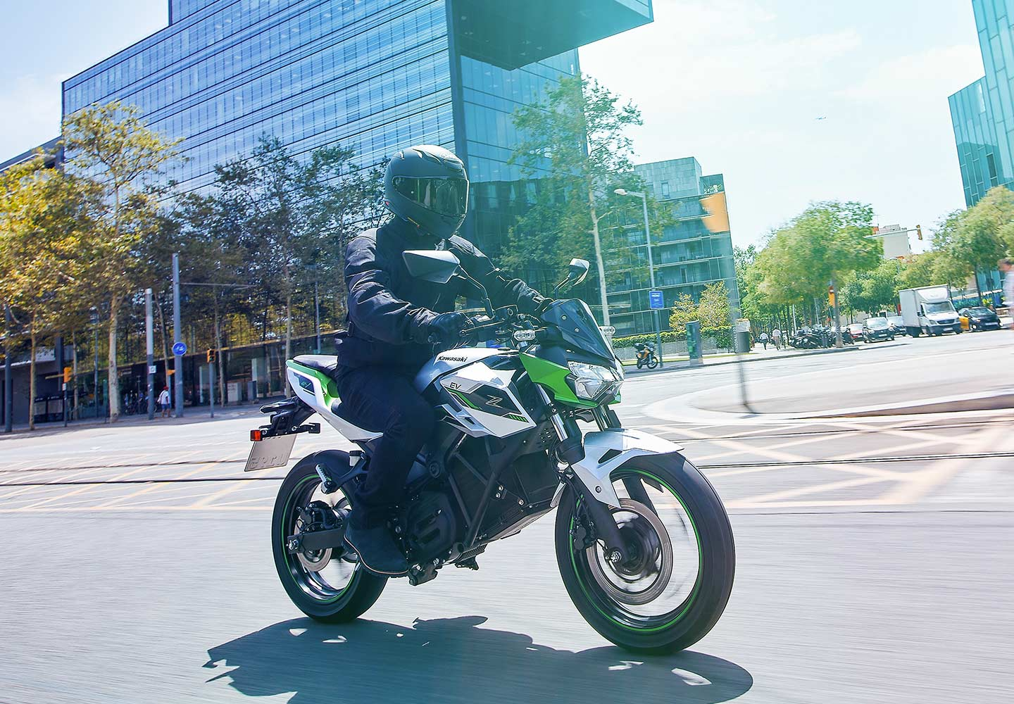 Kawasaki Z e-1 | ライトウェイトEV コミューター| ゼロエミッションで