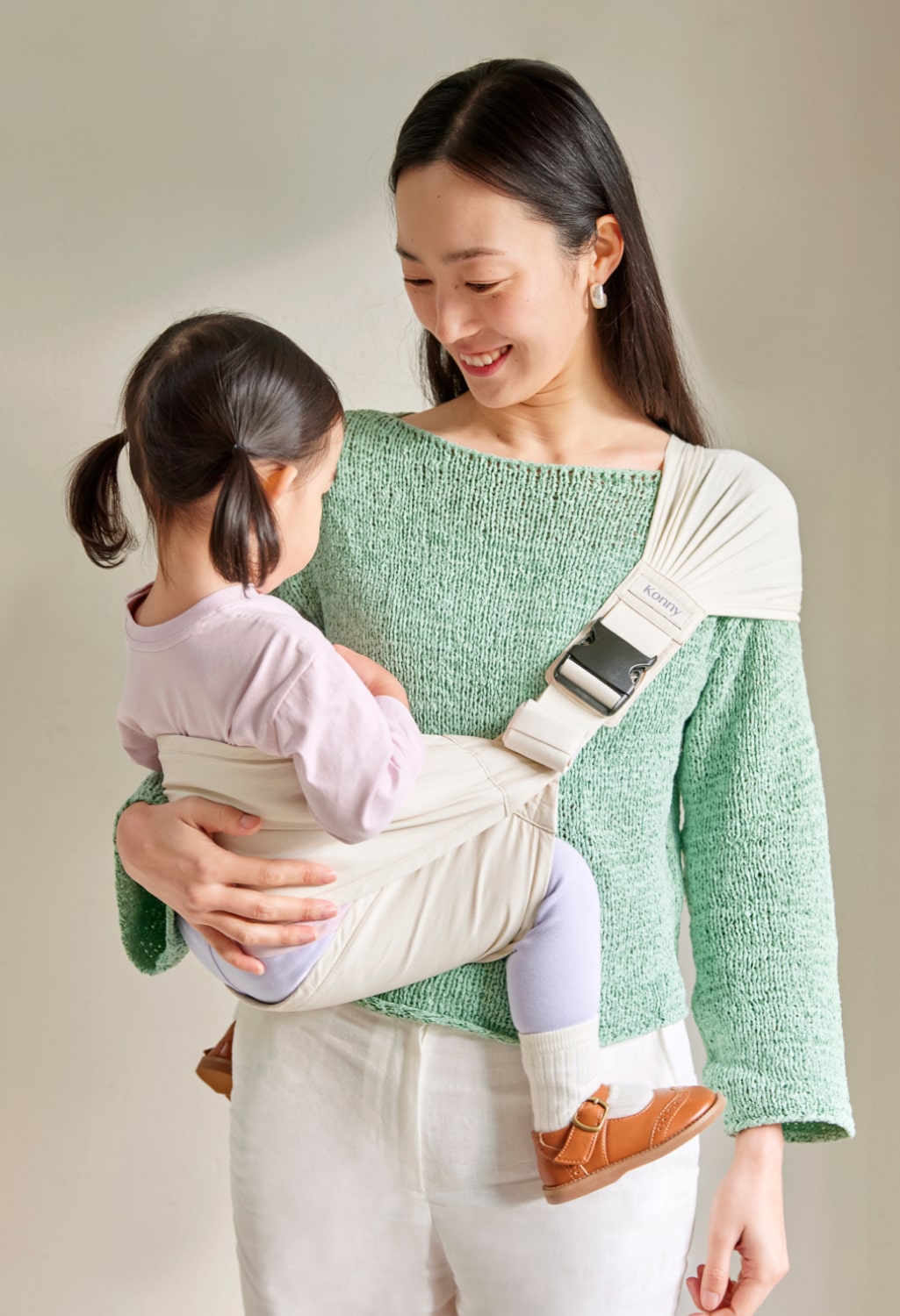 コニー安心ヒップシート 抱っこ紐 | 2枚のシートで安定感抜群。生後6