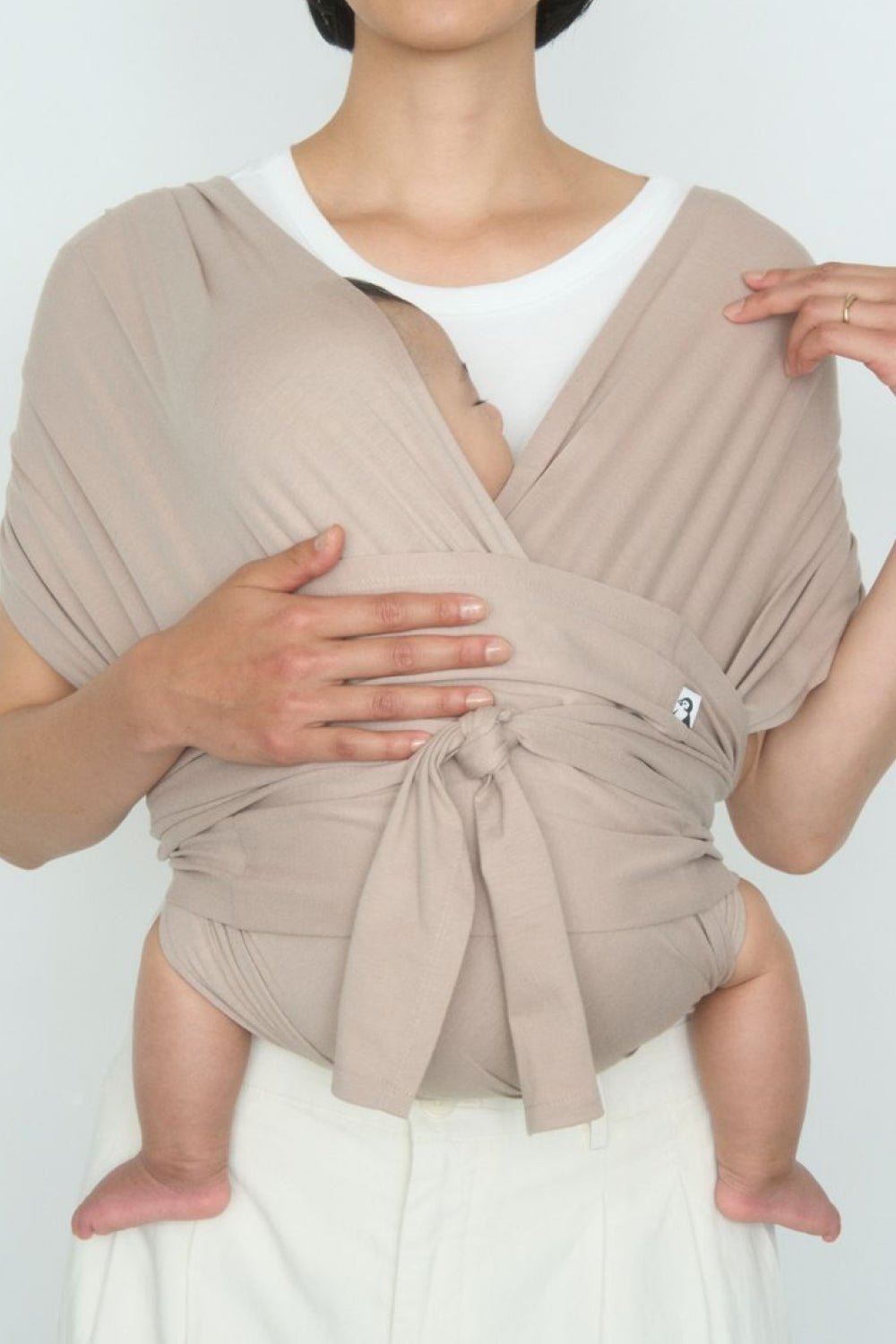 コニー抱っこ紐FLEX SoftBreeze™ | 新生児からの密着抱っこで赤ちゃん