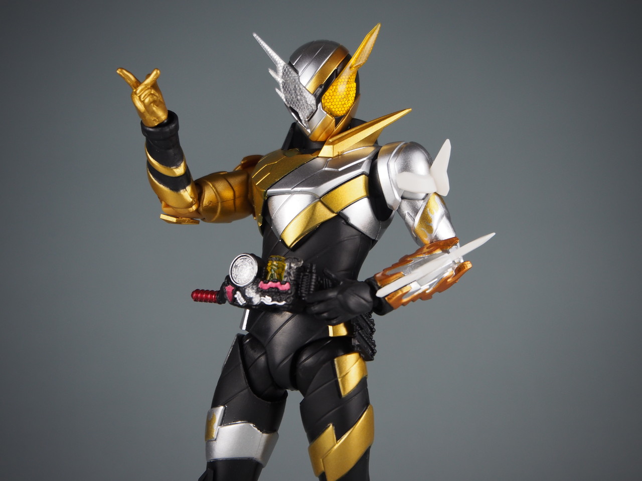 S.H.Figuarts 仮面ライダービルド トライアルフォーム（ラビット