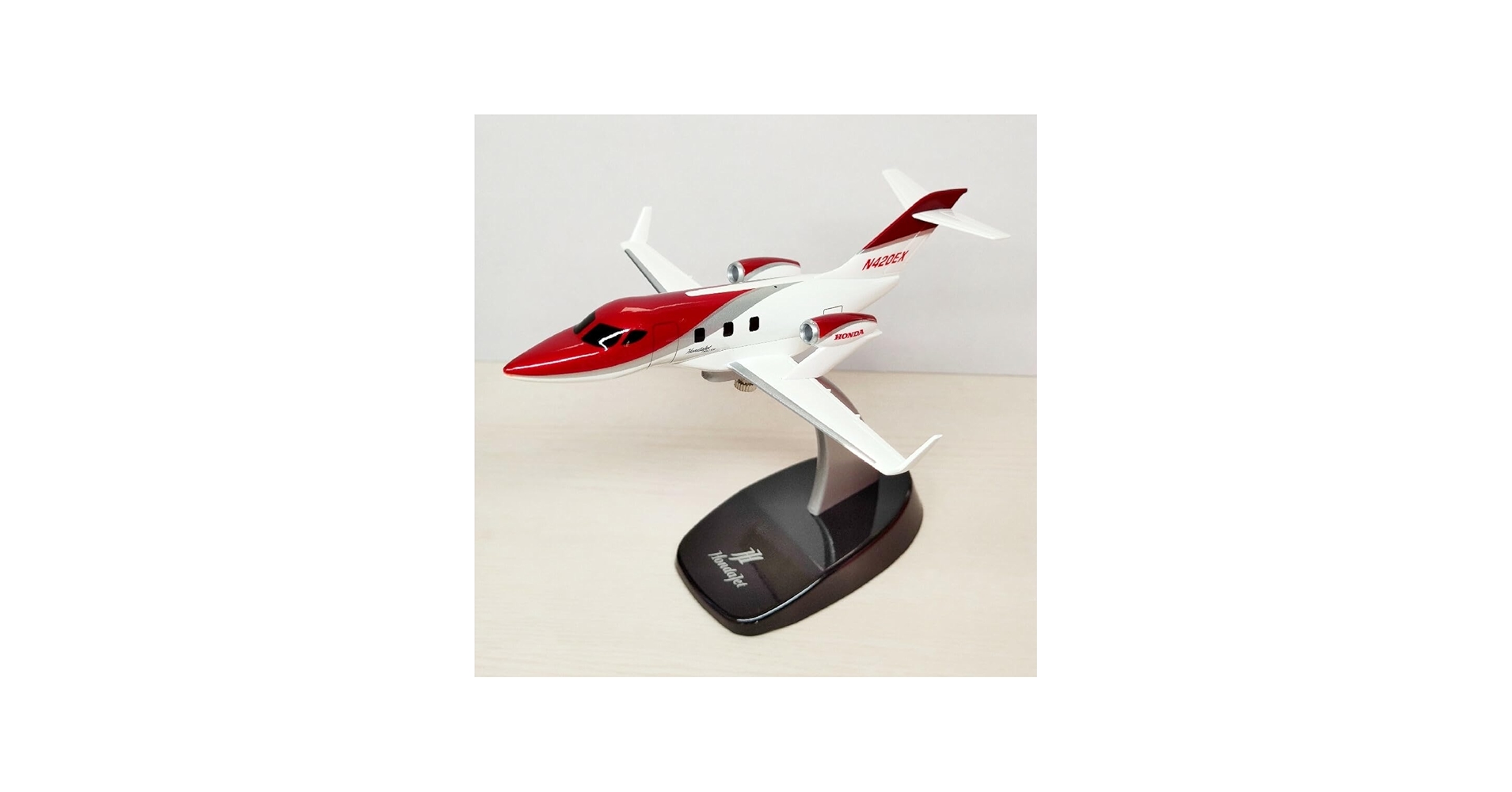 Amazon.co.jp: 1:72 ホンダジェット HondaJet レッドホワイト : おもちゃ
