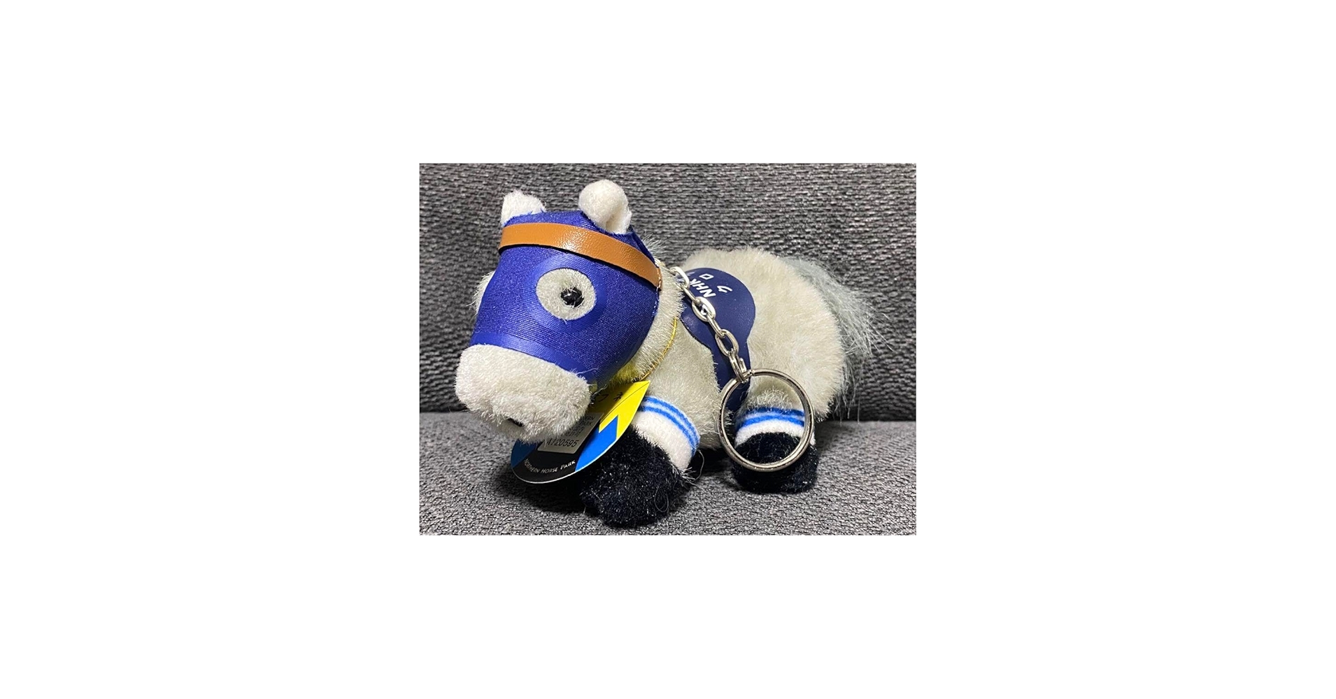 Amazon.co.jp: クロフネ AVANTI 5S キーホルダー 競馬 ウマ 娘. : おもちゃ