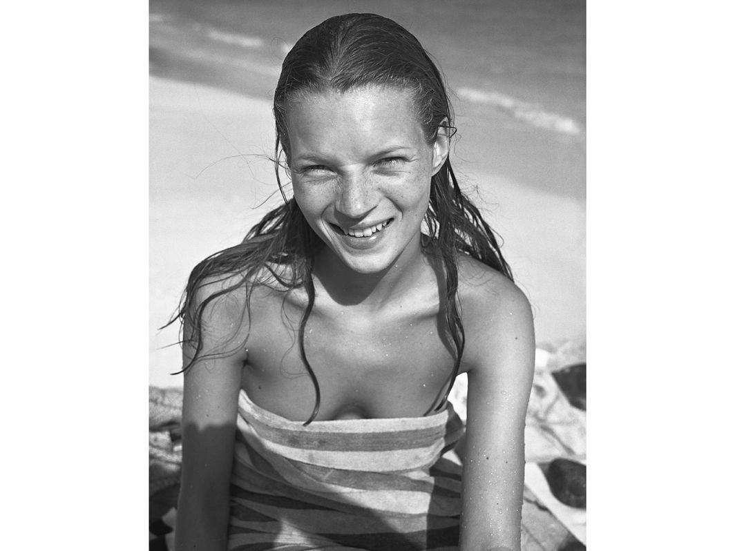 003-Kate-Moss-Vogue-Int-CREDIT