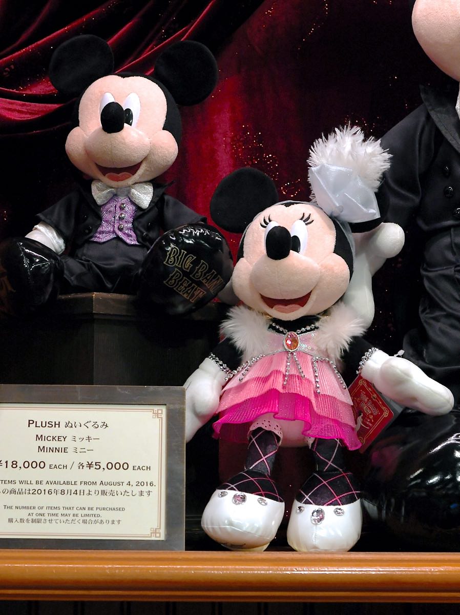 黒タキシードのミッキーも☆東京ディズニーシー”ビッグバンドビート