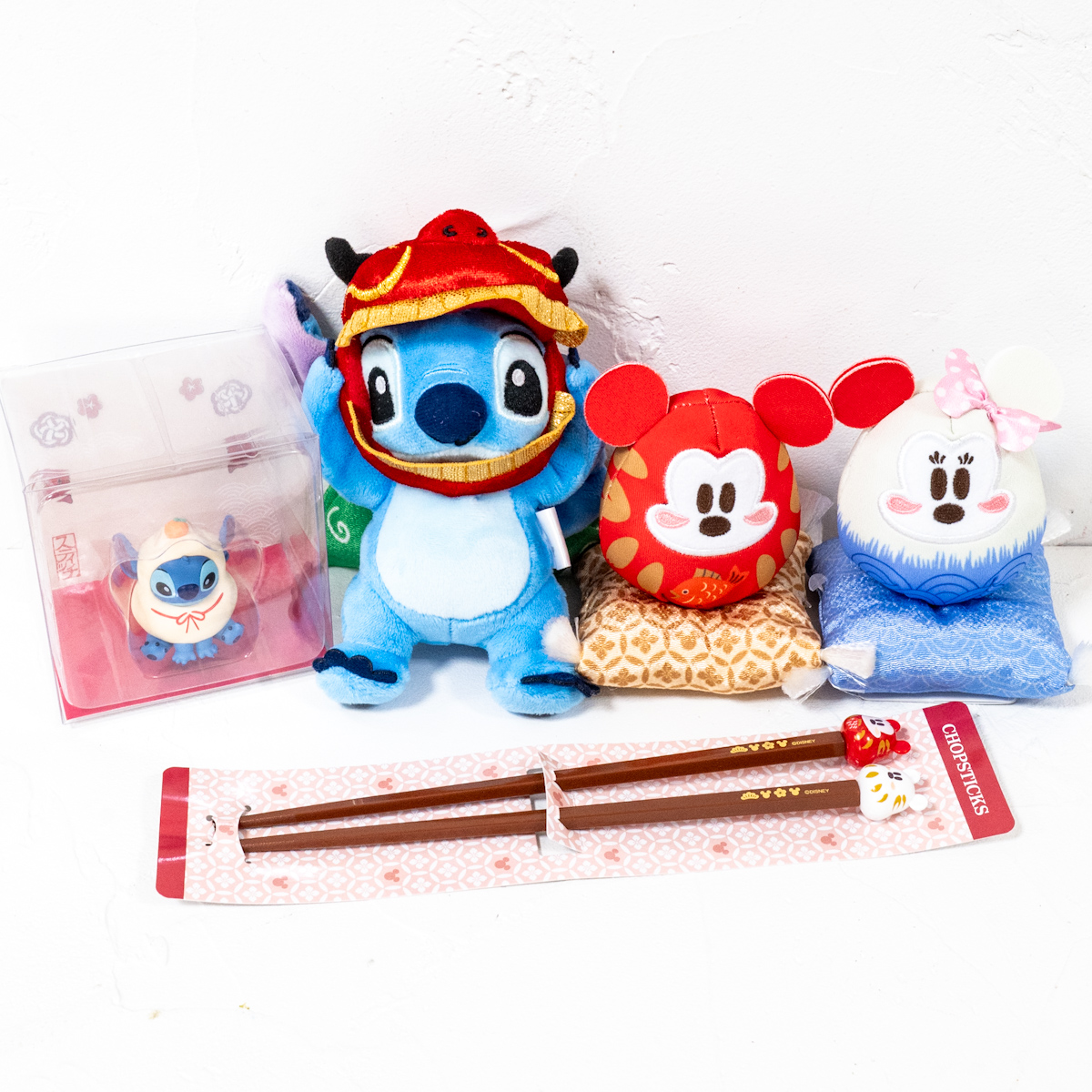 獅子舞ルックのスティッチも！ディズニーストア2026お正月グッズ -