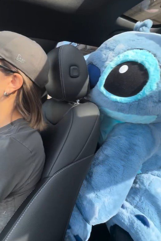 デッカっっ」みちょぱが買った“超特大スティッチ”に反響 「これは