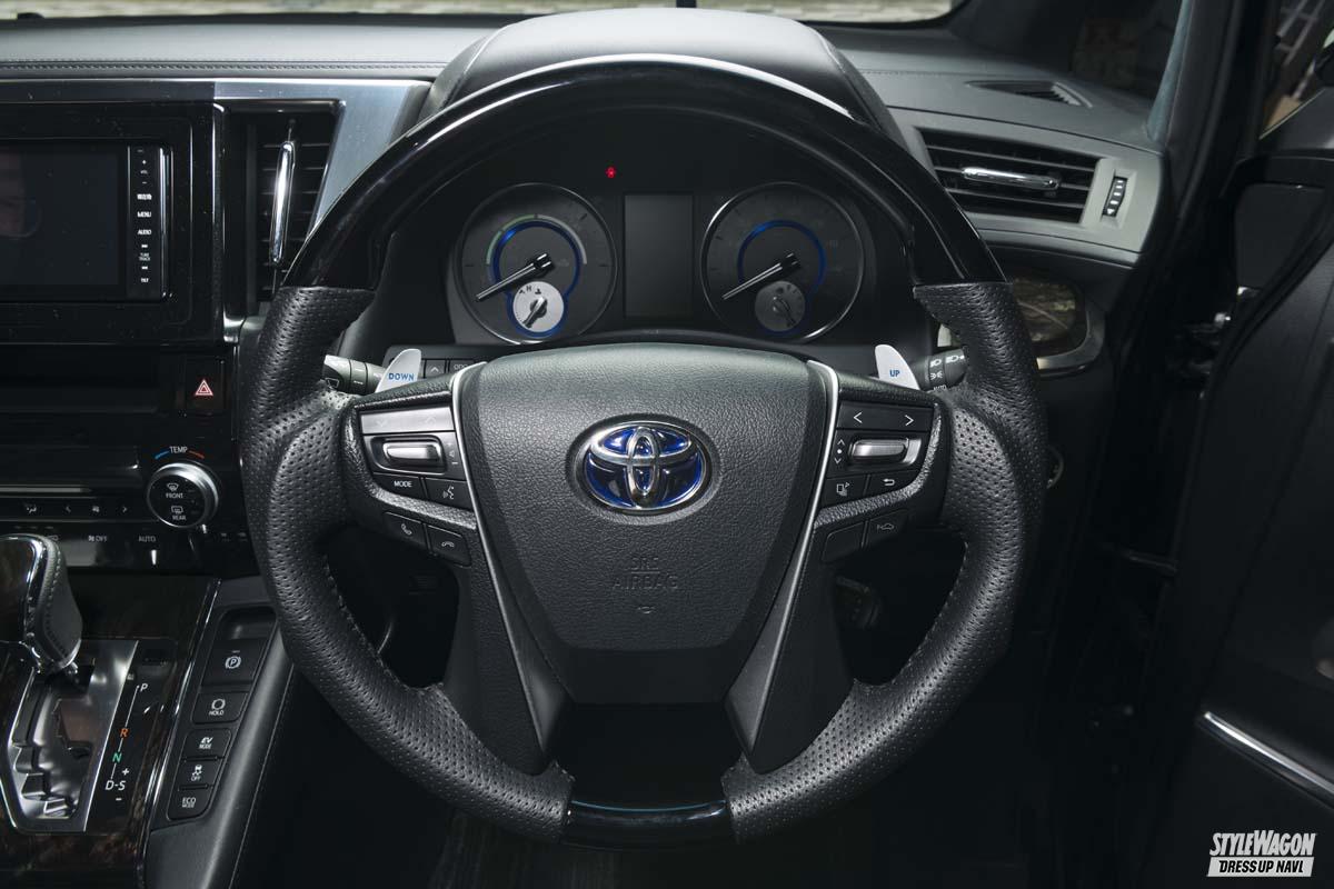 30系トヨタ・アルファード・ヴェルファイア】純正ステアリングだけど