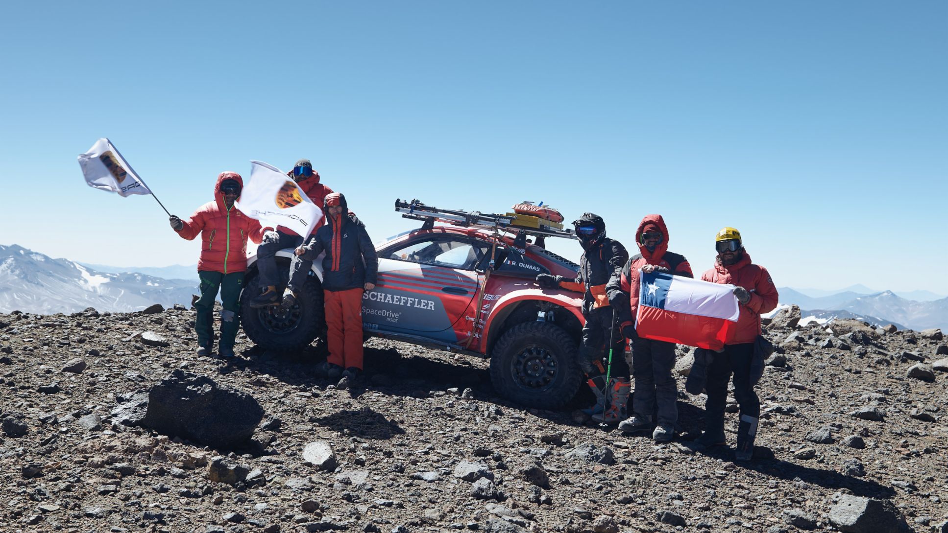 Porsche 911 achieves new altitude world record - Porsche Newsroom USA