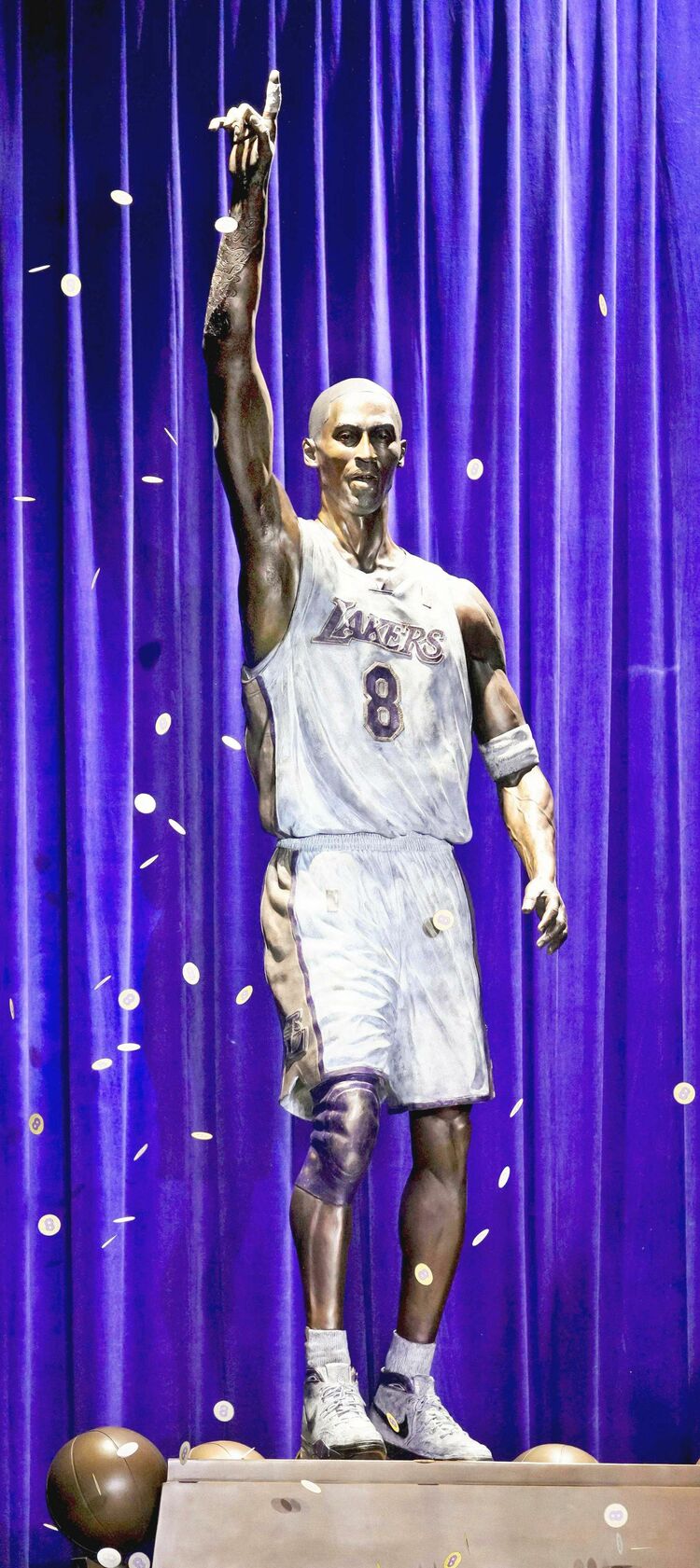 NBA］コービーさん 銅像お披露目 元レーカーズ名選手 | 沖縄