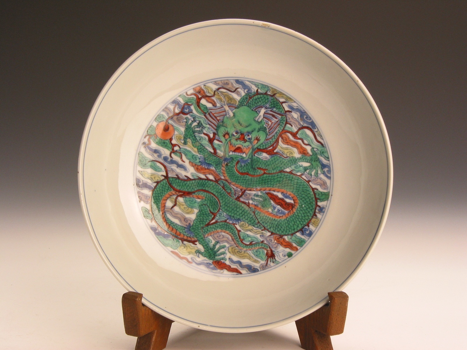 清康熙款斗彩龙凤盘-沈阳故宫博物院