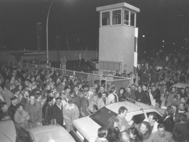 記録写真】ドイツ社会を28年にわたり分離した「ベルリンの壁」の崩壊