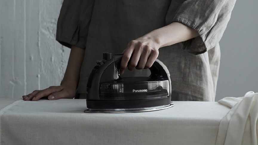 特長 コードレススチームアイロン NI-WL709 | アイロン・衣類