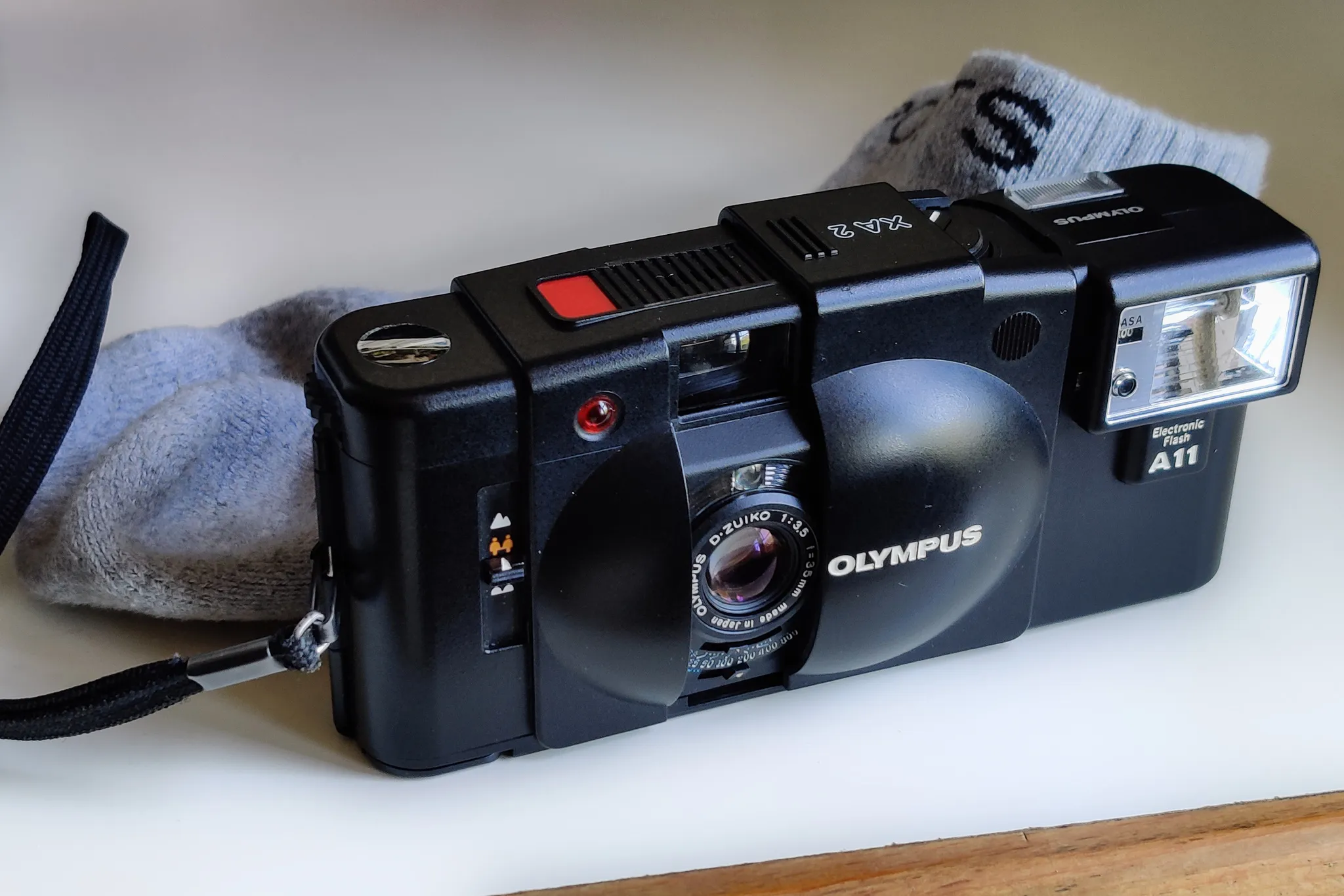 Olympus XA2 | Gears | Photo by Tommy Ku