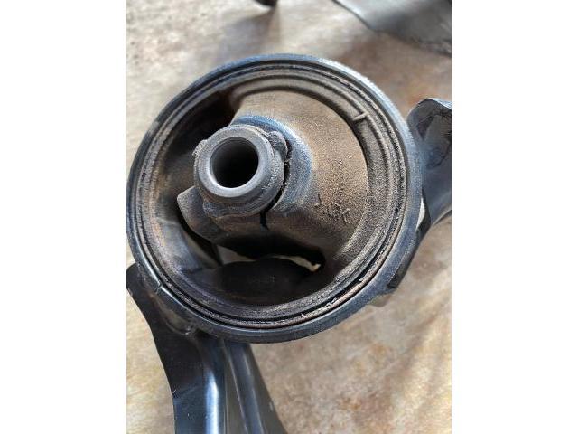 三菱 デリカd5 エンジンマウント交換 ACGベルト ウォーターポンプ