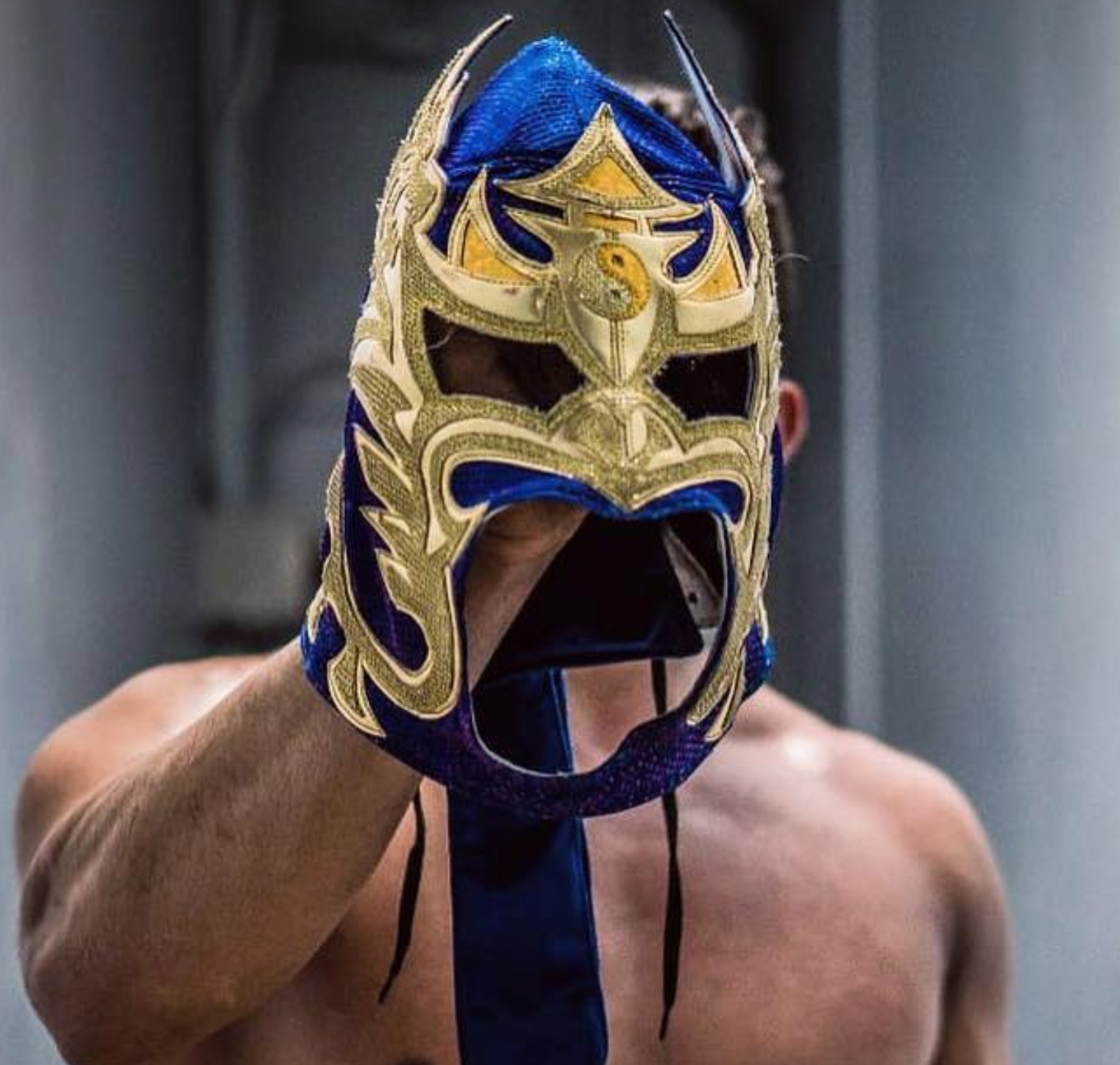 ドラゴンリーの素顔はイケメン?マスクの販売は?筋肉画像や結婚&彼女も