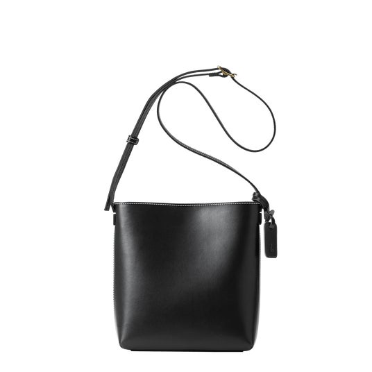 土屋鞄、コンパクトながら収納力も備えたショルダーバッグを発売