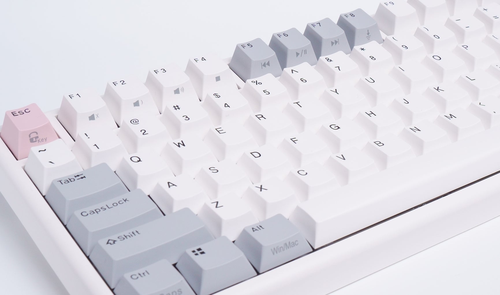 指が疲れにくい！無限にタイピングできちゃう静電容量無接点キーボード