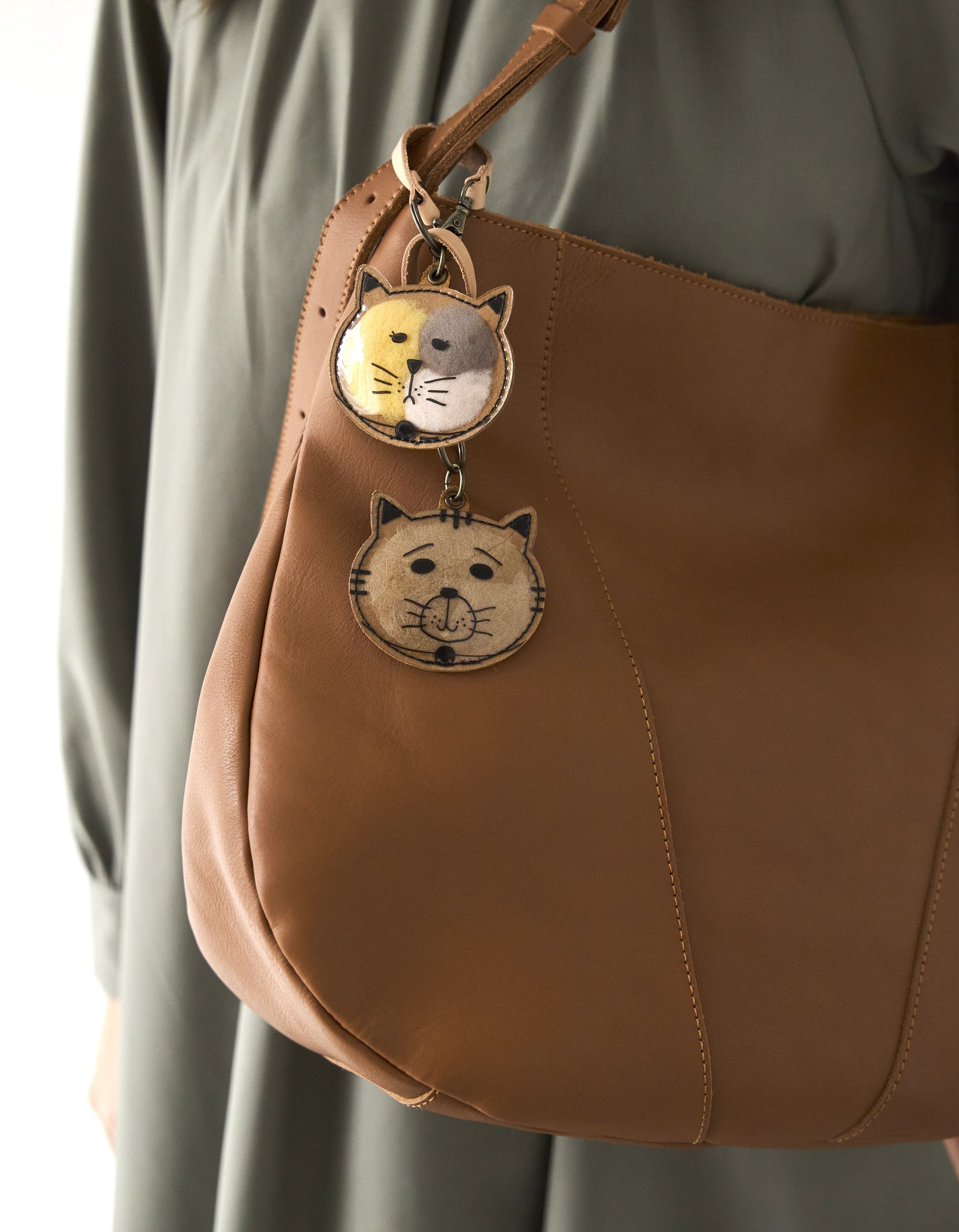 浅草革小物Kanmi.】から「ねこモフ バッグチャーム」誕生 大切な存在の