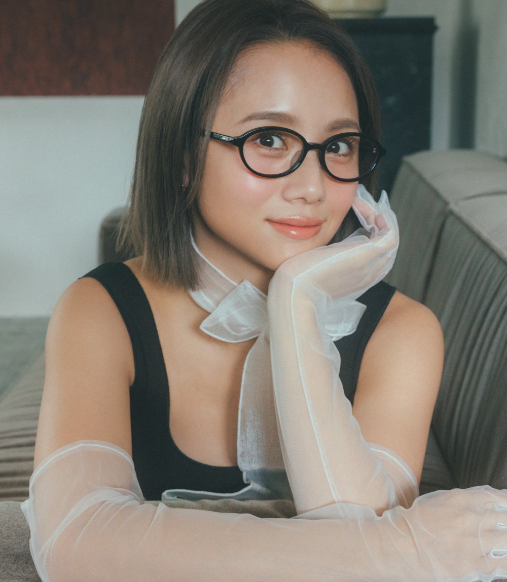 メガネブランド「Zoff」と人気モデル/クリエイター“伊原 葵”との