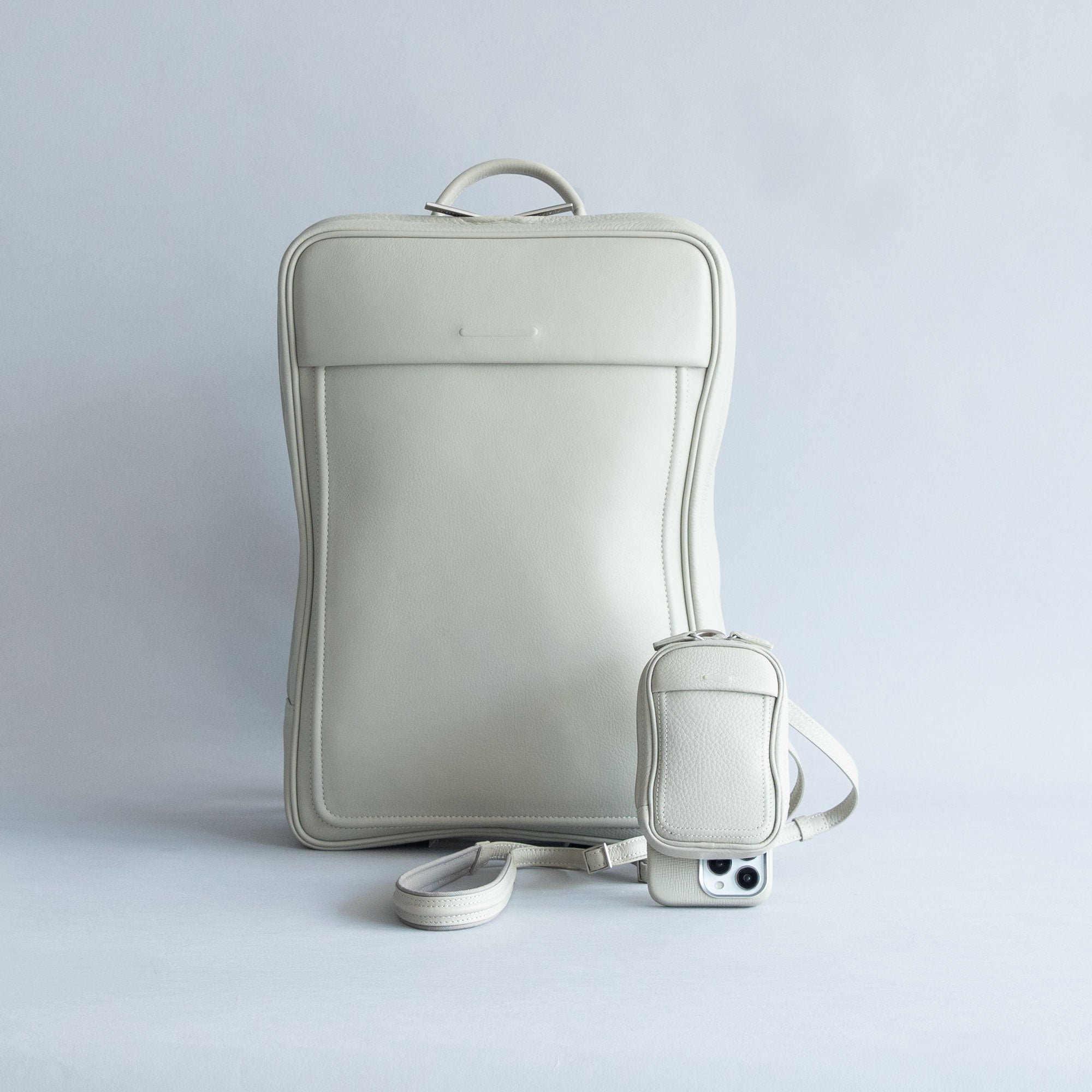 objcts.ioからアイコニックな新型レザースマホショルダーが登場