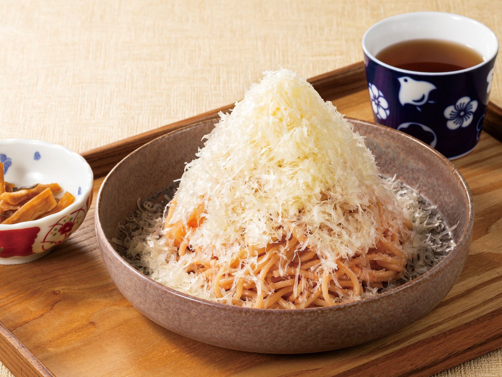 人気No.1が復活】ふわふわチーズがたらこスパゲティを覆いつくす「削り