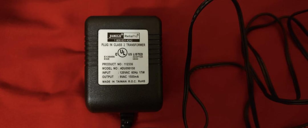 Digitech Whammy 4 を注文したんだけど、これと一緒にこの電源