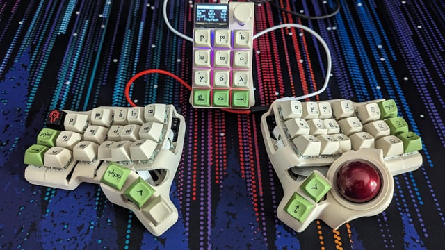 新年、新しいキーボード。Charybdis mini。 : r/ErgoMechKeyboards